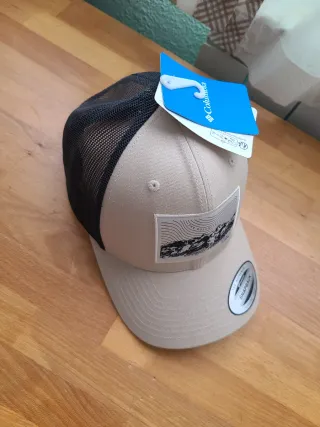 Gorra Columbia Beige y Negra