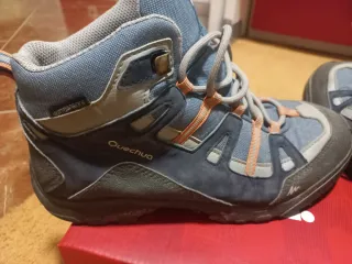 Botas de montaña Quechua azules y grises