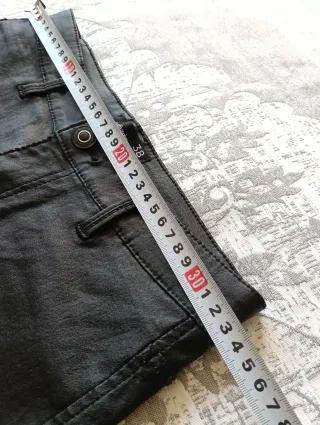 Pantalón efecto piel Stradivarius negro