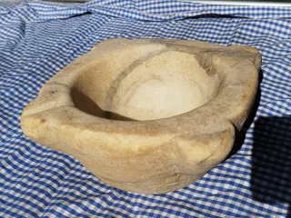 Mortero antiguo de mármol blanco