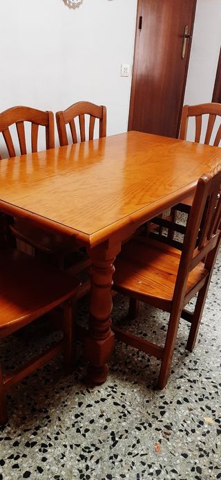 Mesa de madera y 6 sillas