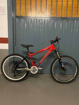 Bicicleta Kona Roja