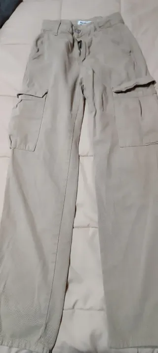 Pantalones cargo Pull&Bear beige