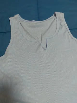 Top azul sin mangas