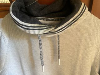 Jersey hombre gris cuello alto