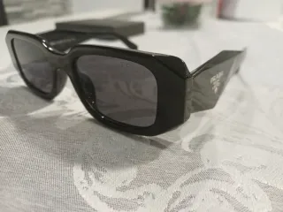 Gafas de sol Prada negras