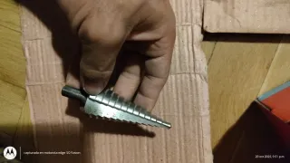 Broca escalonada para metal