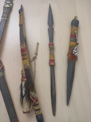 Artesanía Indígena: Lanzas y Arco