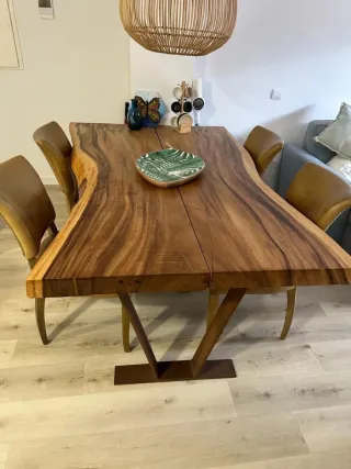 Mesa de madera con 6 sillas