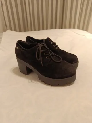 Zapatos Mustang negros plataforma