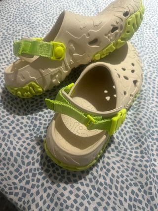 Crocs Atlas Todo Terreno Unisex Hueso/Lima