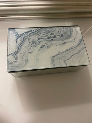Joyero con diseño mármol azul y blanco