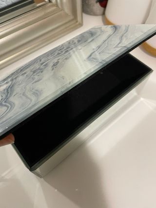 Joyero con diseño mármol azul y blanco