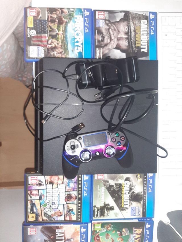 PS4 (PlayStation 4) Negra + Juegos