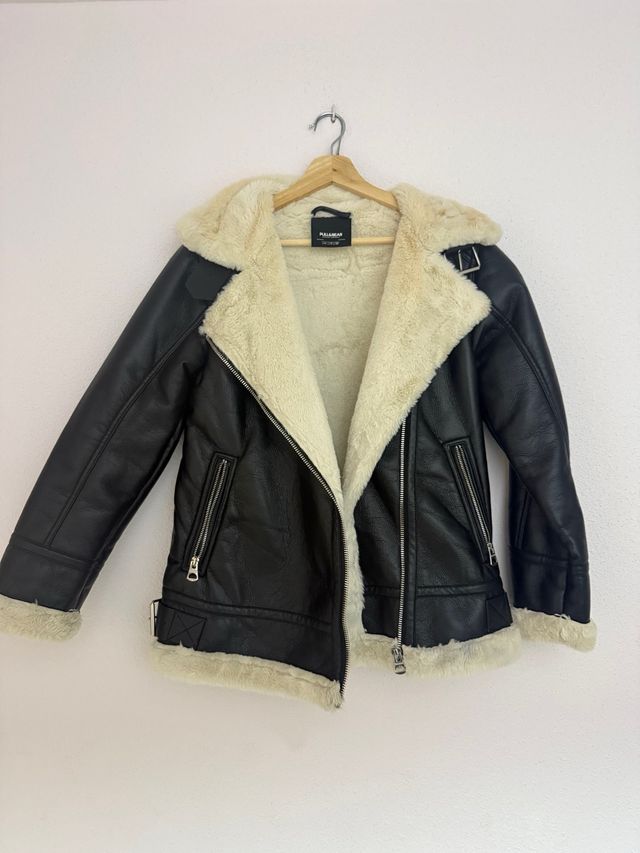 Abrigo biker forro pelo Pull&Bear negro