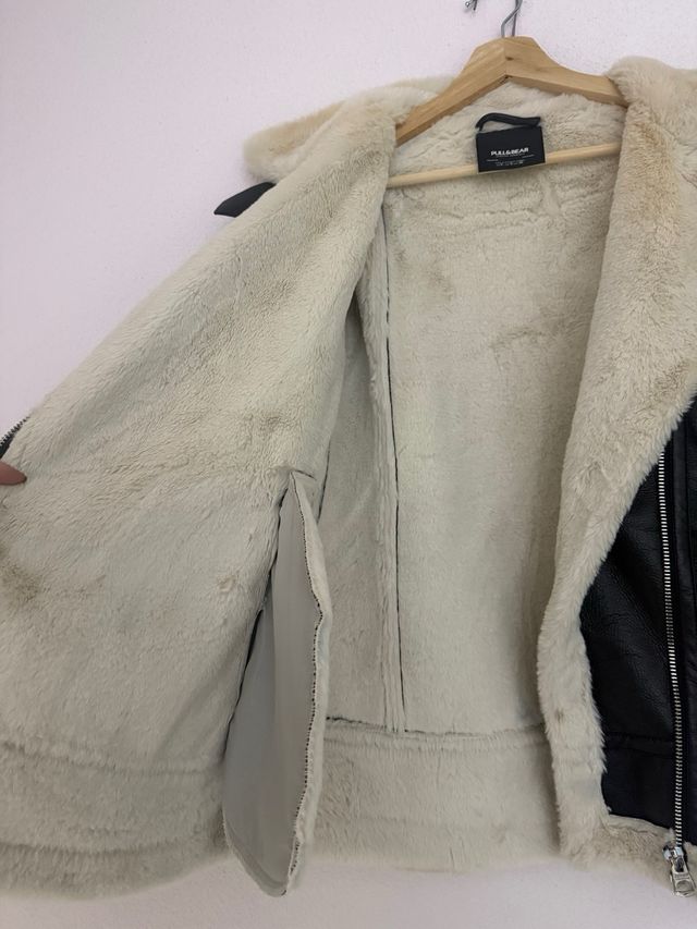Abrigo biker forro pelo Pull&Bear negro