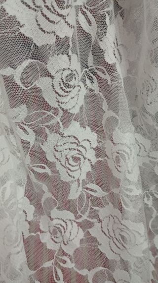 Mantilla blanca encaje rosas