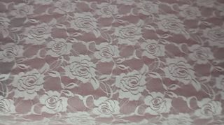 Mantilla blanca encaje rosas