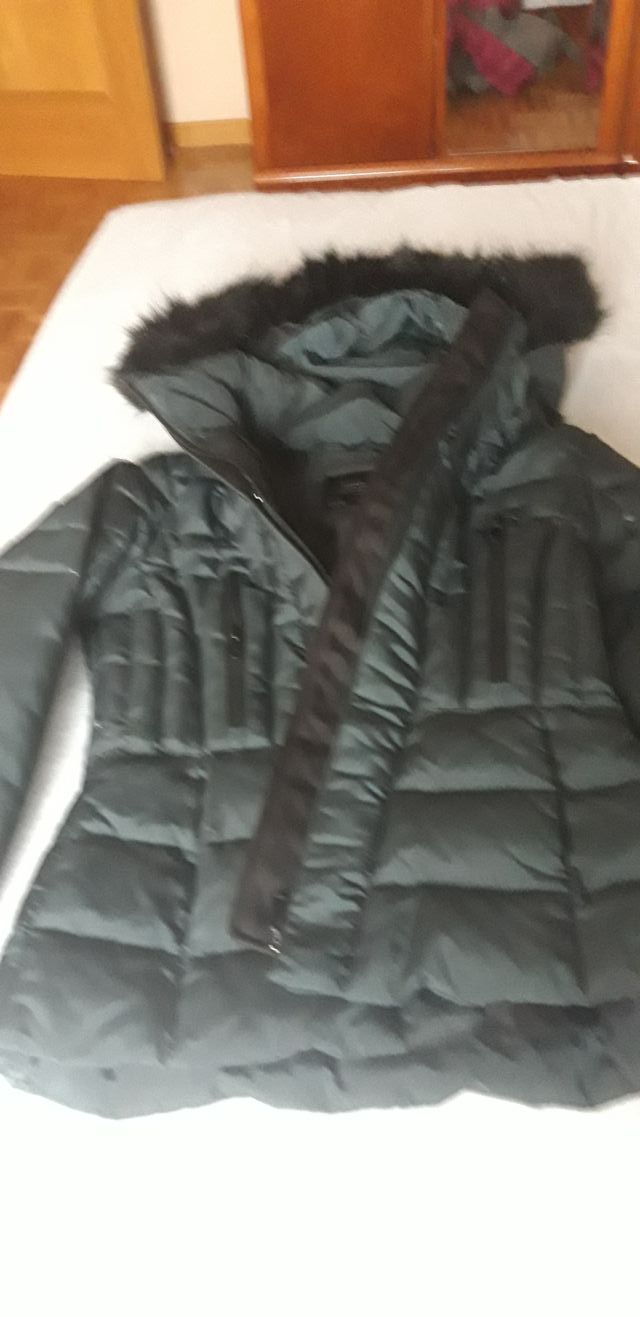 Cazadora plumífero verde con capucha