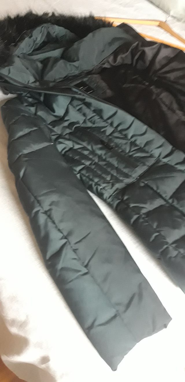 Cazadora plumífero verde con capucha