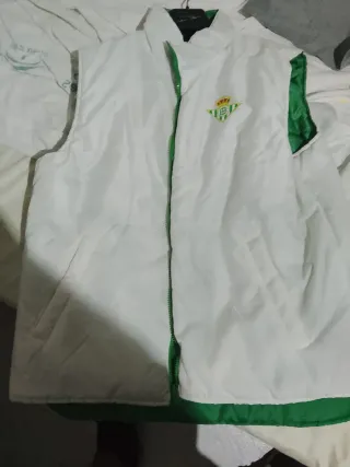 Chaquetón reversible verde y blanco