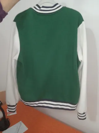 Chaqueta bomber Primark NYC verde y blanco