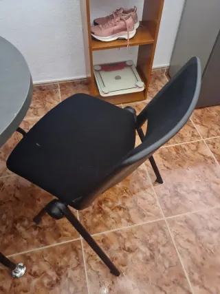 tavolo da ufficio e 4 sedie