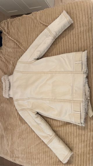 Chaqueta Zara pelo beige