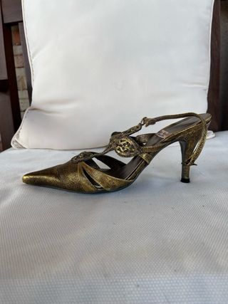 Zapato tacón fiesta dorado T37 color bronce