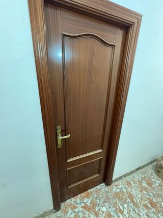 Puerta de madera interior