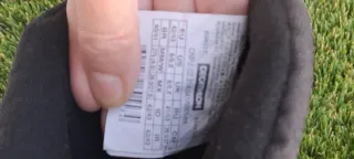 Botas de agua y nieve grises y rojas