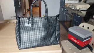 Borsa grigia e argento