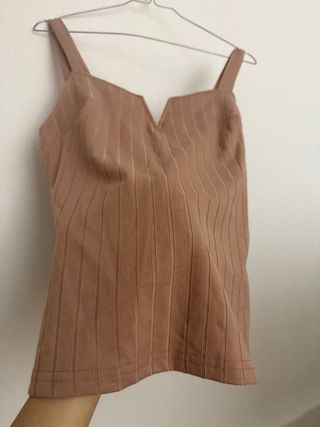 Camiseta tirantes rosácea escote pico