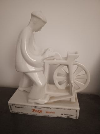 Figura de porcelana artesanal