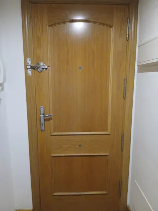 Puerta blindada madera