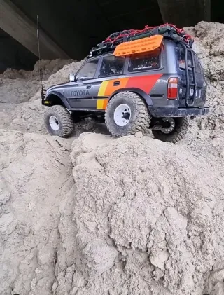 FMS FCX10 LC80 RC Crawler