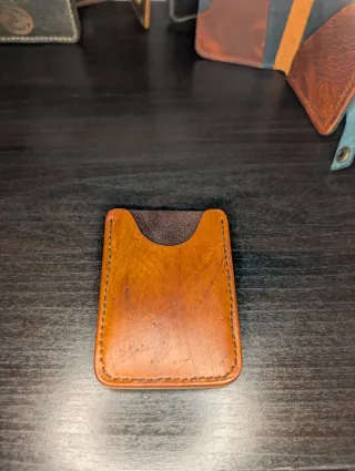 Portacarte artigianale in pelle cucito a mano