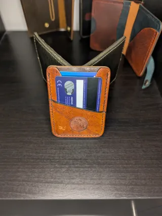 Portacarte artigianale in pelle cucito a mano