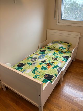 Cama infantil extensible IKEA Sundvik con colchón 