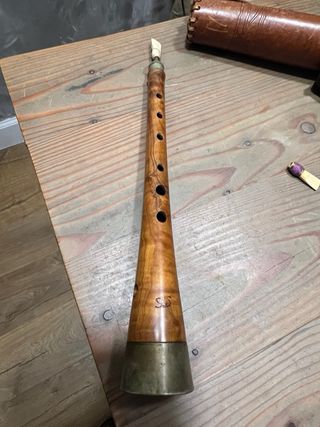Gralla de madera de olivo con funda