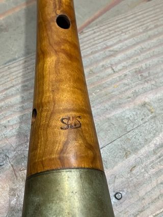 Gralla de madera de olivo con funda