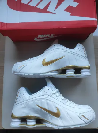 Nike Shox R4 Talla 41 Blanco Dorado