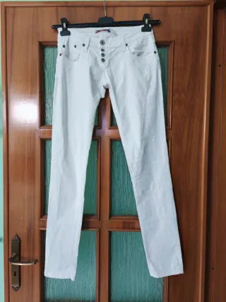 Pantaloni bianchi in cotone