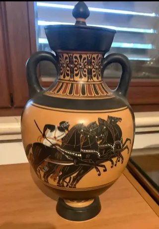 Vaso ceramica decorato scena antica
