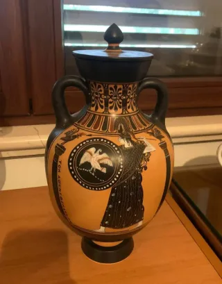 Vaso ceramica decorato scena antica