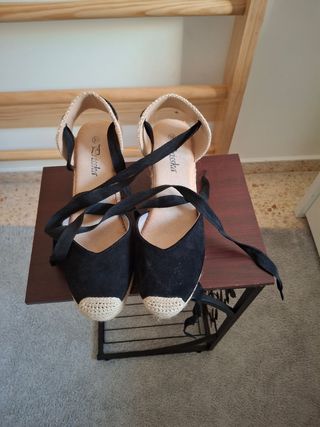 Sandalias Rishka Cuña Negra y Beige Talla 39