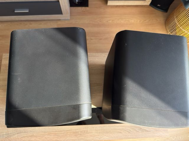 Monitores Tannoy Reveal 802 (Negro) con soportes.