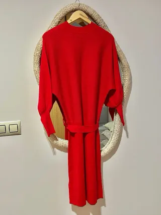 Vestido rojo de punto con cinturón