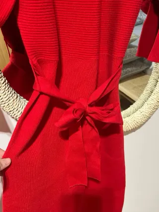 Vestido rojo de punto con cinturón