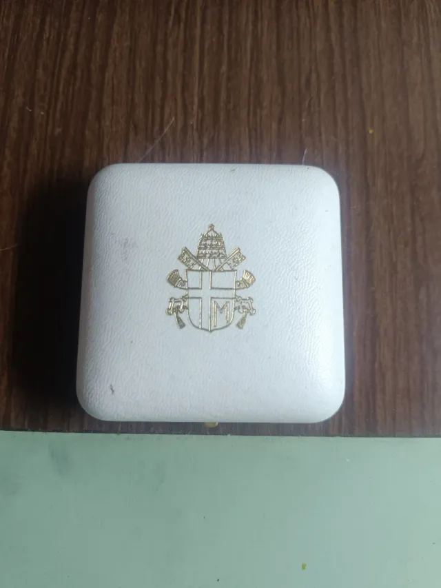 Custodia per medaglia Papale